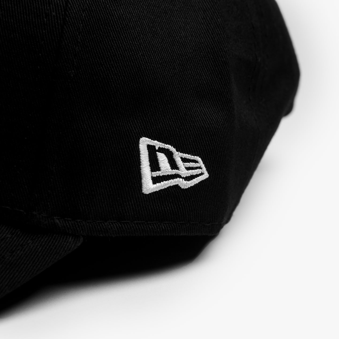 Vin Cap (Black/White)